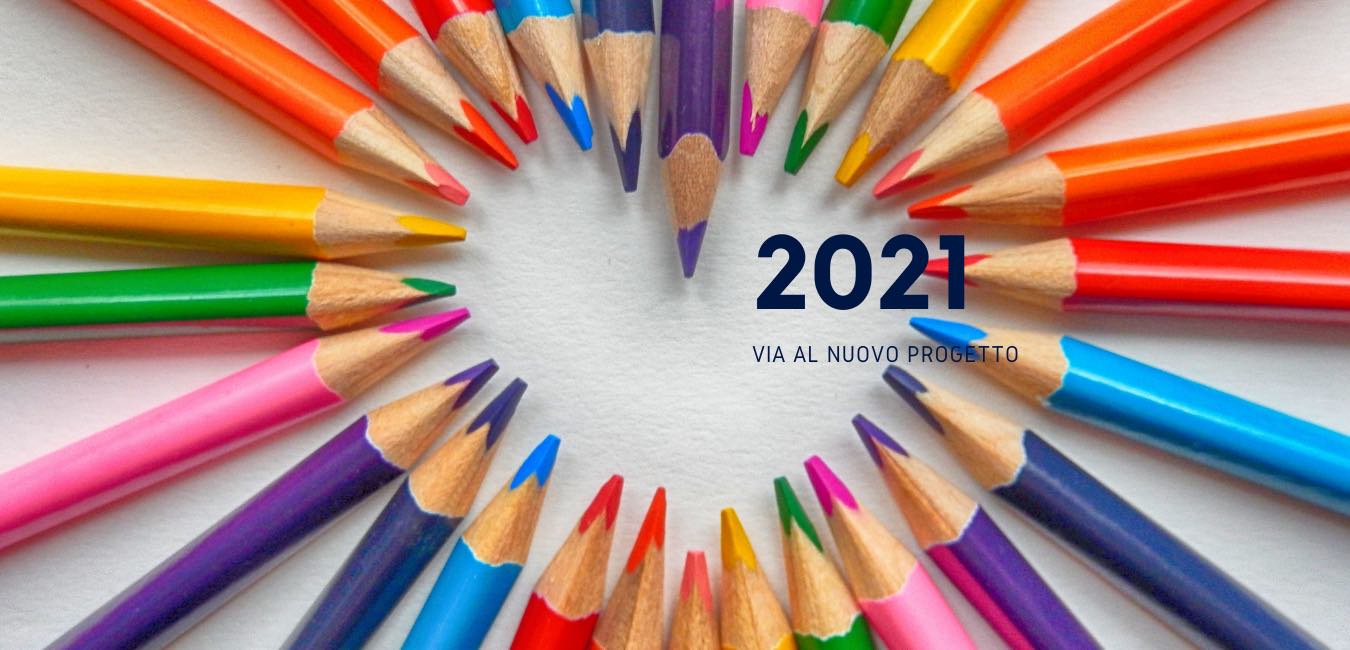immagine di nuovo progetto 2021, sullo sfondo di matite colorate 
